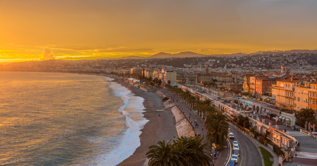 plage au coucher de soleil