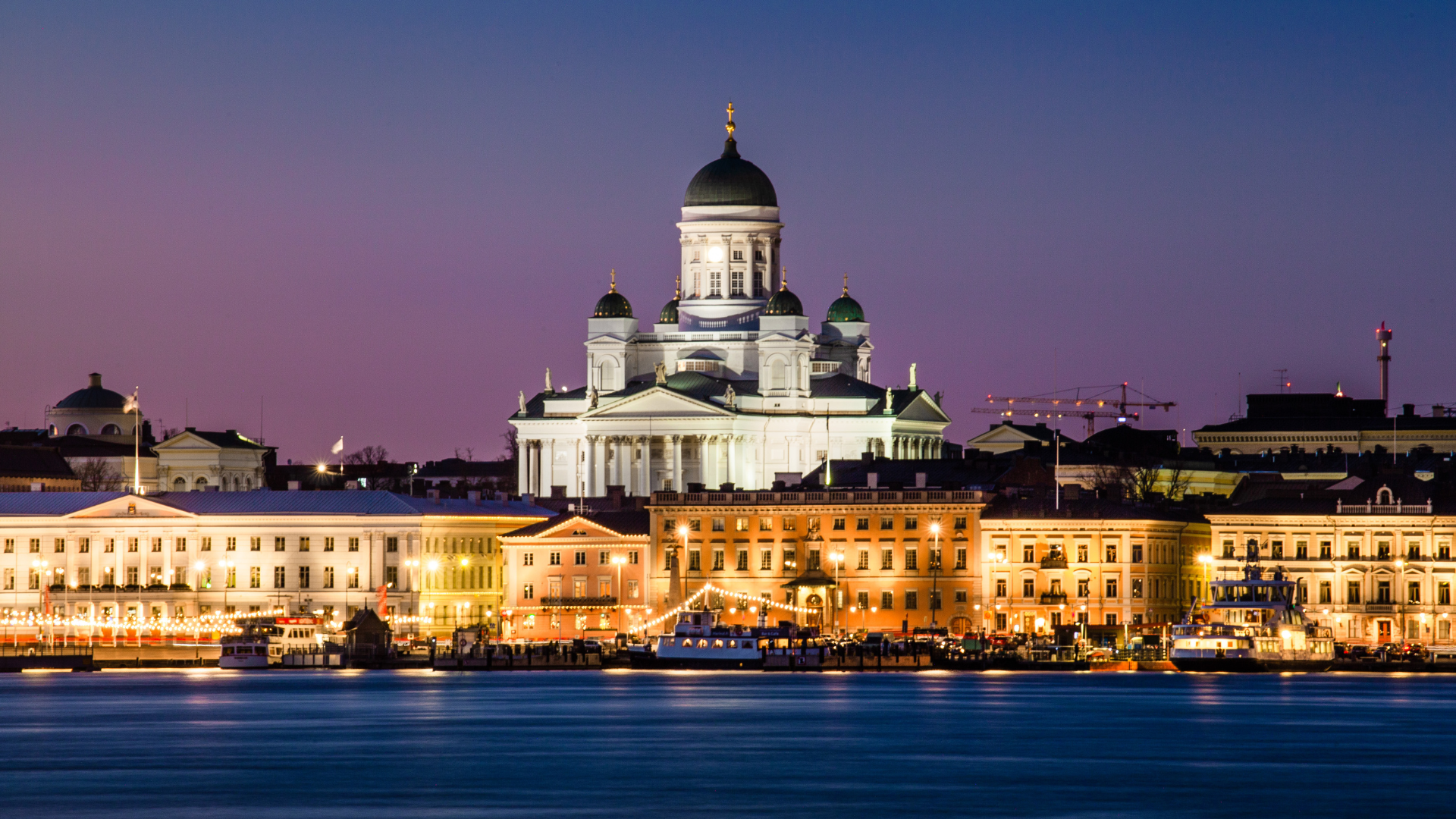Cathédrale d'Helsinki en Finlande au coucher du soleil - voyage organisé sur mesure par Soleïa Travel